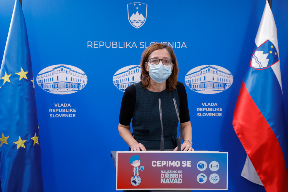 Martina Gašperlin za govornico