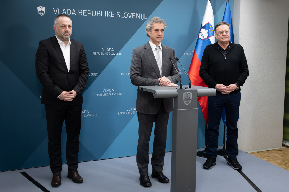 Predsednik vlade Robert Golob, minister za zdravje Danijel Bešič Loredan in ljubljanski župan Zoran Janković