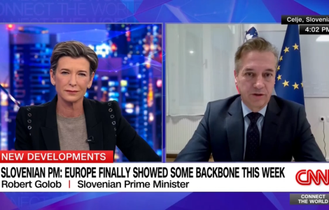 IMG 6321 (Two screens, on the left is a woman and on the right is a man)