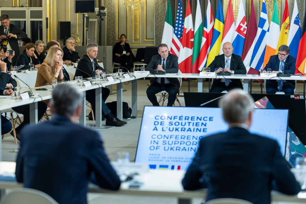 Predsednik vlade Robert Golob v Parizu na srečanju voditeljev držav članic EU in visokih predstavnikov ZDA, Kanade, Velike Britanije ter Norveške