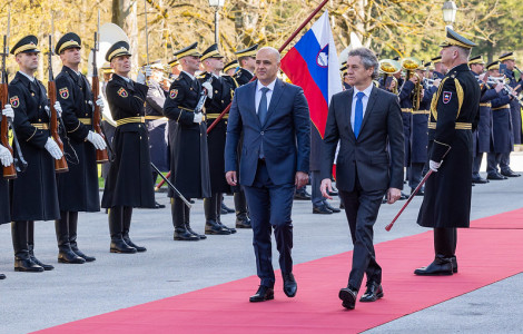 52790232953 ff1f3d50dc c (Prime Ministers Robert Golob and Dimitar Kovačevski walk past the guard of honour)