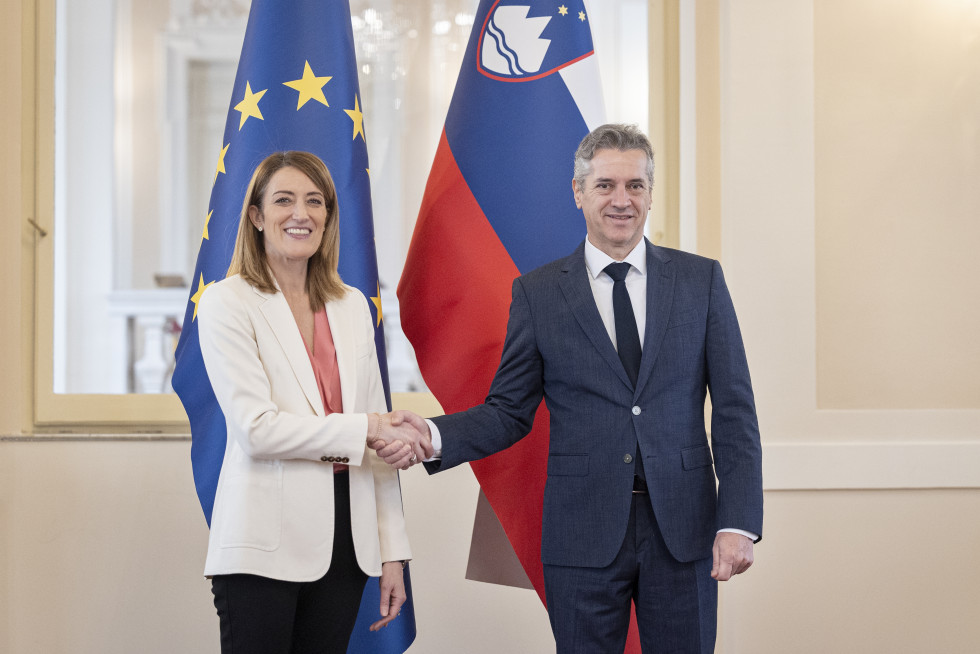 Rokovanje predsednika vlade Roberta Goloba s predsednico Evropskega parlamenta Roberto Metsolo
