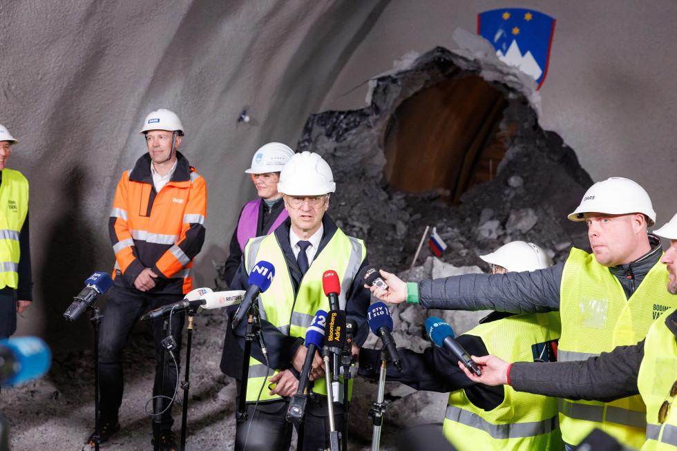 Prime Minister Golob attended the ceremony marking the breakthrough of the second tube of the Karavanke motorway tunnel. 
