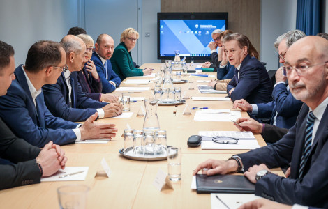 55169372811 a58e89726c o (people sitting across a long table)