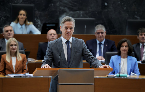 PV v DZ interpelacija VL 23042025 (Prime Minister Robert Golob addresses the National Assembly during the hearing on the interpellation with respect to the work and responsibility of the Government.)