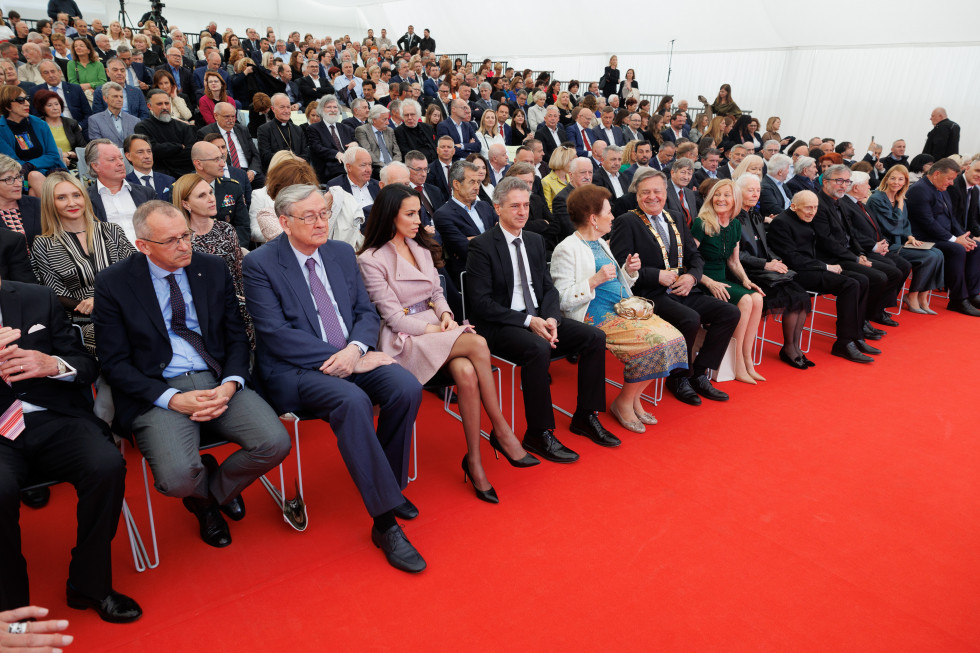 Predsednik vlade dr. Robert Golob se je udeležil slavnostne seje Mestnega sveta Mestne občine Ljubljana