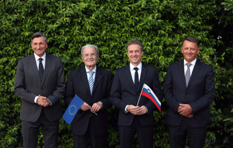 Drzavna pocastitev ob 20. obletnici vstopa Republike Slovenije v EU (Prime Minister Golob receives the then President of the European Commission, Mr Romano Prodi, the then Prime Minister, Mr Anton Rop, and the then President of the National Assembly, Mr Borut Pahor)