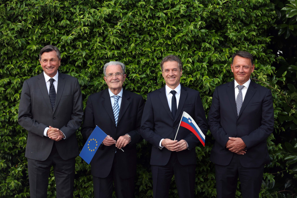 Predsednik vlade dr. Golob je sprejel tedanjega predsednika Evropske komisije Romana Prodija, tedanjega predsednika vlade Antona Ropa in tedanjega predsednika državnega zbora Boruta Pahorja