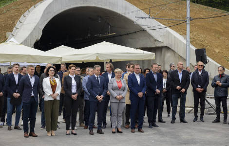 53718199198 d6264e82d6 c (People gathered for the ceremony in front of the tunnel)