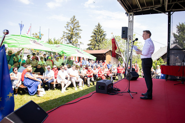 Premier slavnostni govornik na proslavi ob 85. obletnici začetka upora slovenskega naroda
