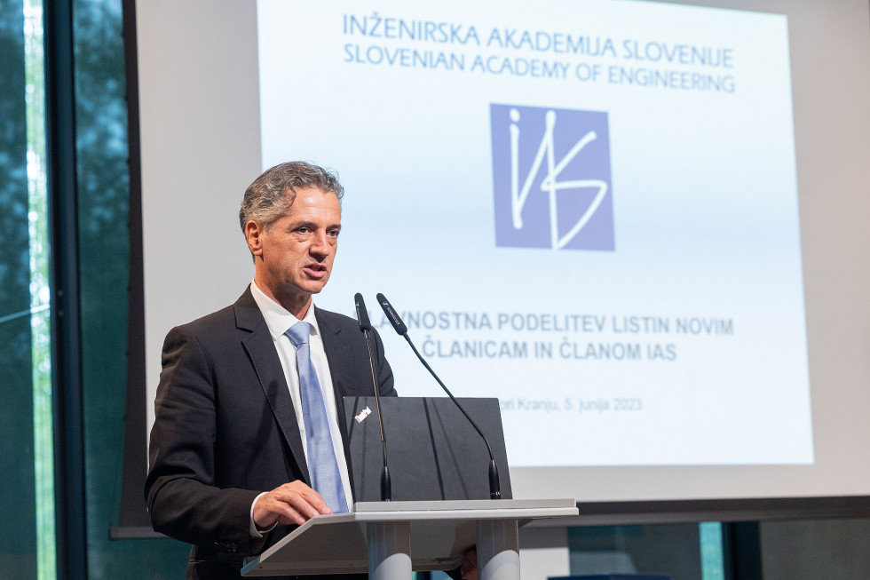 PM Robert Golob attended a ceremony to award membership certificates to new full, associate, and affiliate members of the Slovenian Academy of Engineering.