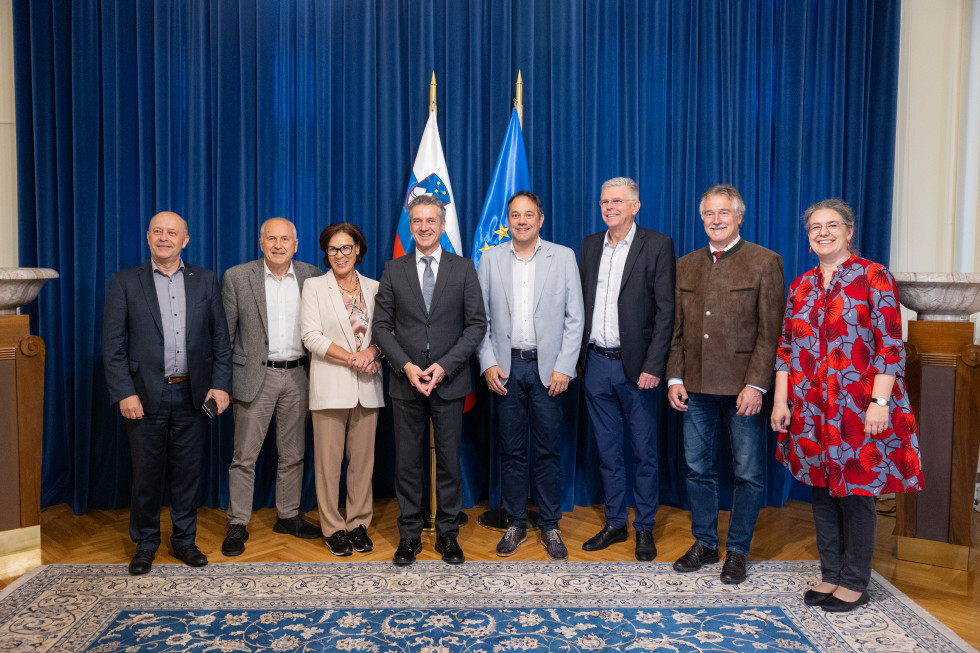 Prime Minister Robert Golob met with representatives of the Slovenian national community in Austria.