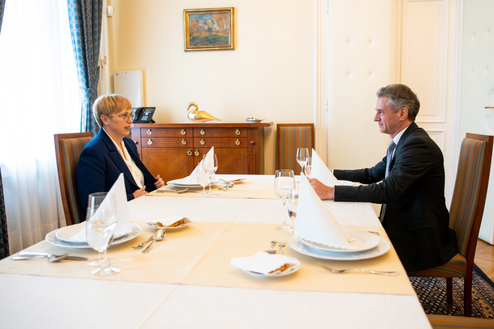 Prime Minister Robert Golob and President of the Republic of Slovenia Nataša Pirc Musar met for a working lunch.