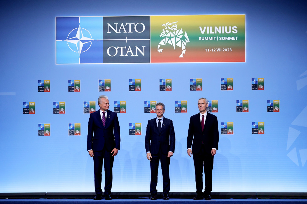 Premier Robert Golob na sprejemu pri generalnem sekretarjem zveze Nato Jensom Stoltenbergom in predsednikom Republike Litve Gitanasom Nausėdo  