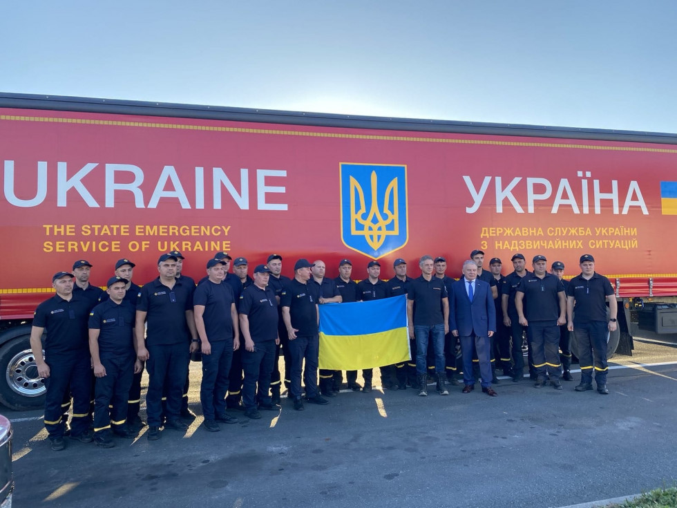 Prime Minister Robert Golob welcomed the Ukrainian aid convoy and met the Ukrainian National Emergency Service unit.