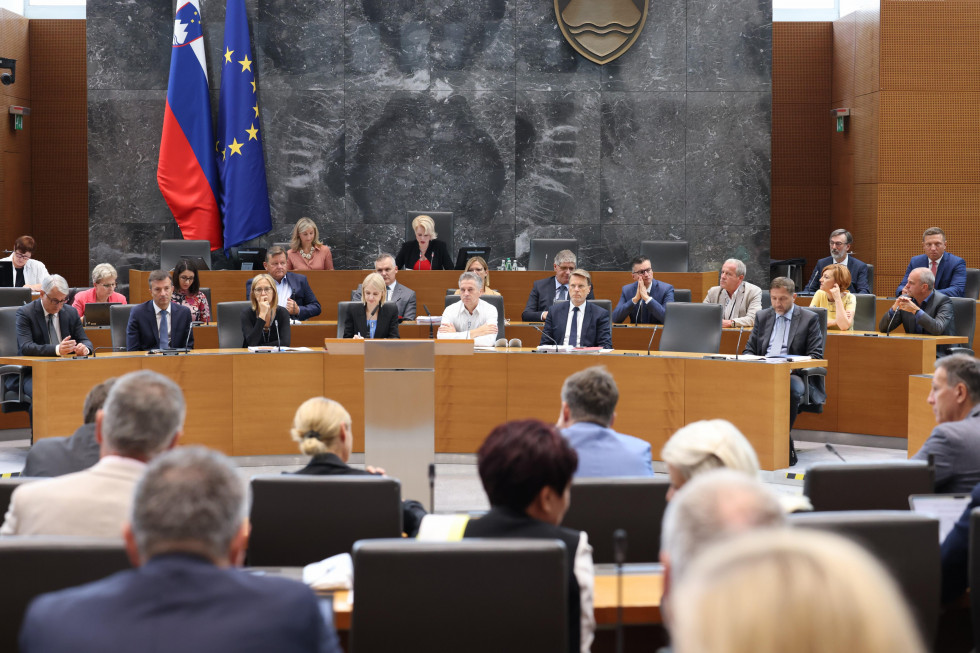 Prime Minister presenting a supplementary budget for 2023 in parliament