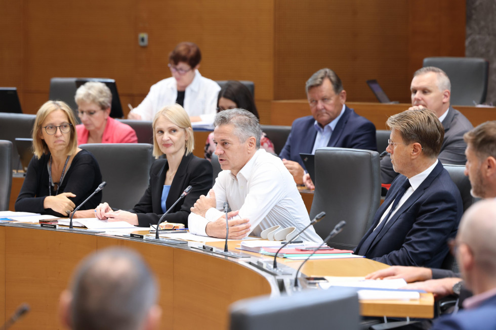 Prime Minister Robert Golob presented the draft revised state budget for this year in the National Assembly