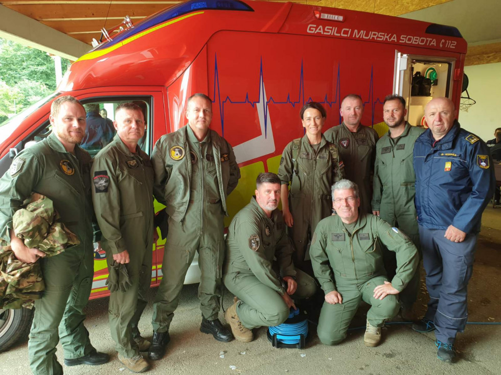 Yesterday, the helicopter crew of the Slovenian Army was joined by Croatian colleagues with Mi-1715h helicopters.