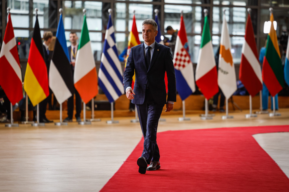 Prihod predsednika vlade dr. Roberta Goloba v stavbo Evropa