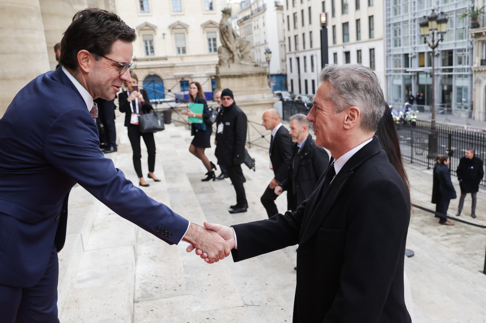 Prihod predsednika vlade Roberta Goloba na pariški Forum za mir.