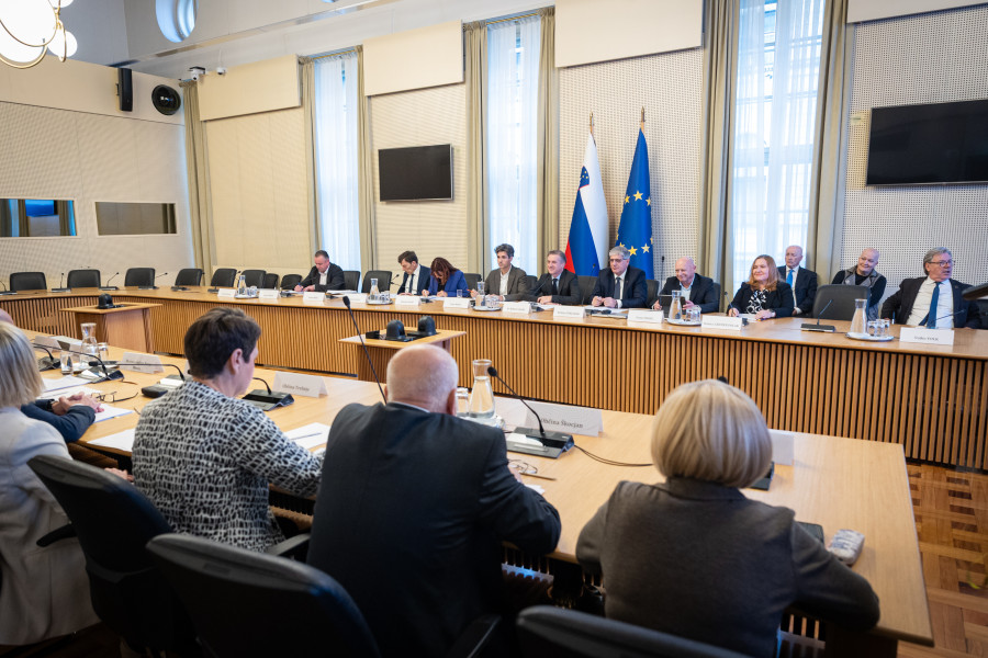 Prime Minister Robert Golob met with the mayors of Southeast Slovenia 