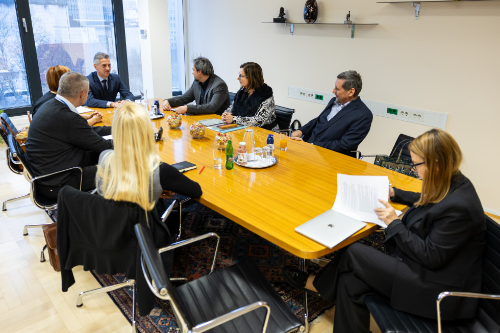 Prime Minister Robert Golob talks to the representatives of newspaper publishing houses