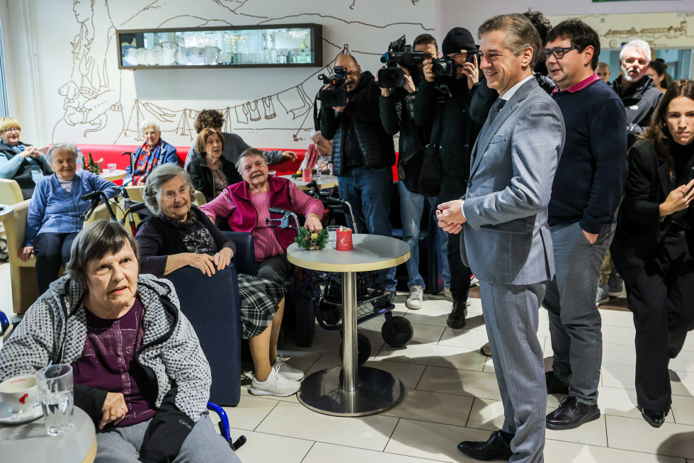 Predsednik vlade med pogovorom 