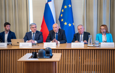 55412458692 c4c3e6951b k (Panel of five people at a conference table with Janez Janša center; Slovenian and EU flags in the background.)