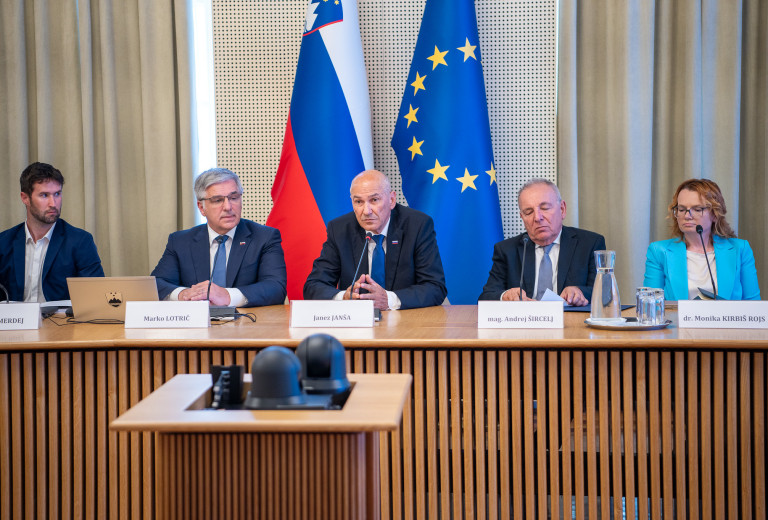 Uspešno gospodarstvo je ena ključnih prioritet vlade