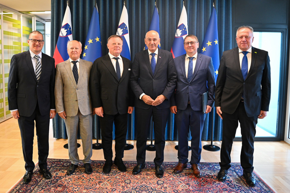 Predsednik vlade Janez Janša in državni sekretar Zdravko Počivalšek sta se srečala s podjetnikom Milanom Filo, predstavnikom lastniške skupine Eco Investment