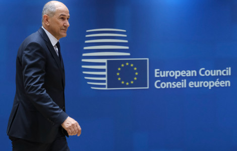 739847c3 d6aa 43fc 81d2 fadc8ac9700b (The Prime Minister with the European Council logo in the background.)