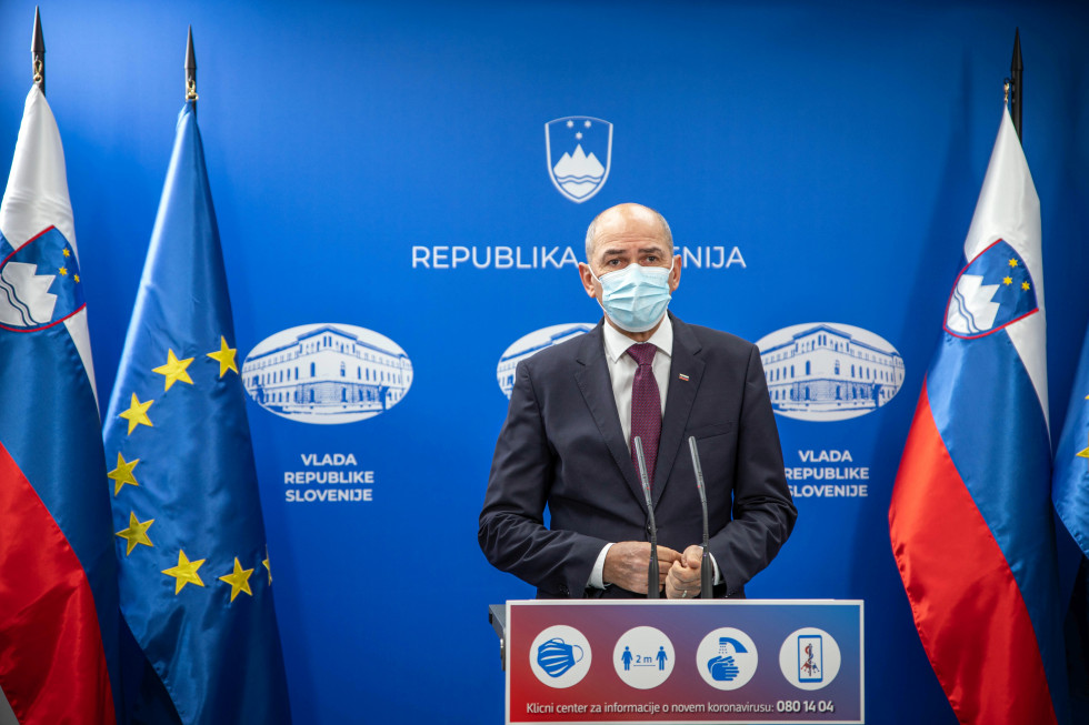 Predsednik vlade Janez Janša je na današnji novinarski konferenci spregovoril o  pojavu angleškega seva virusa v Sloveniji