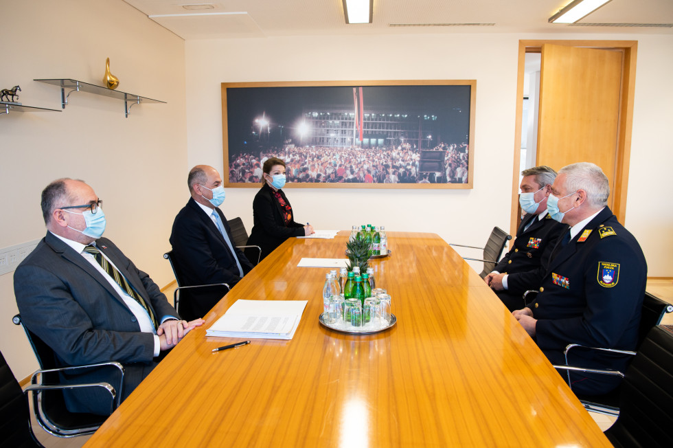 PM Janša met with the management representatives of the Firefighting Association of Slovenia.