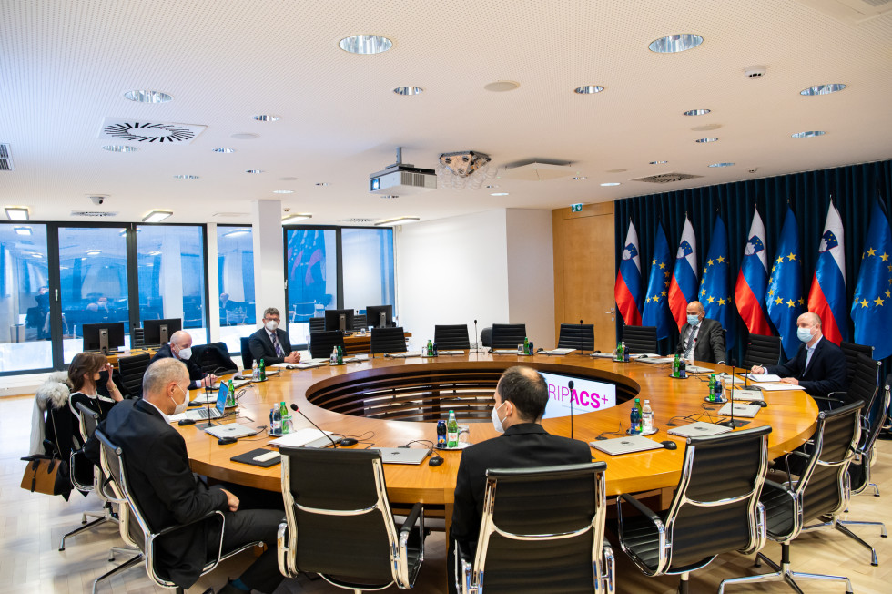 PM Janša met with the representatives of automotive companies united in the GREMO consortium.