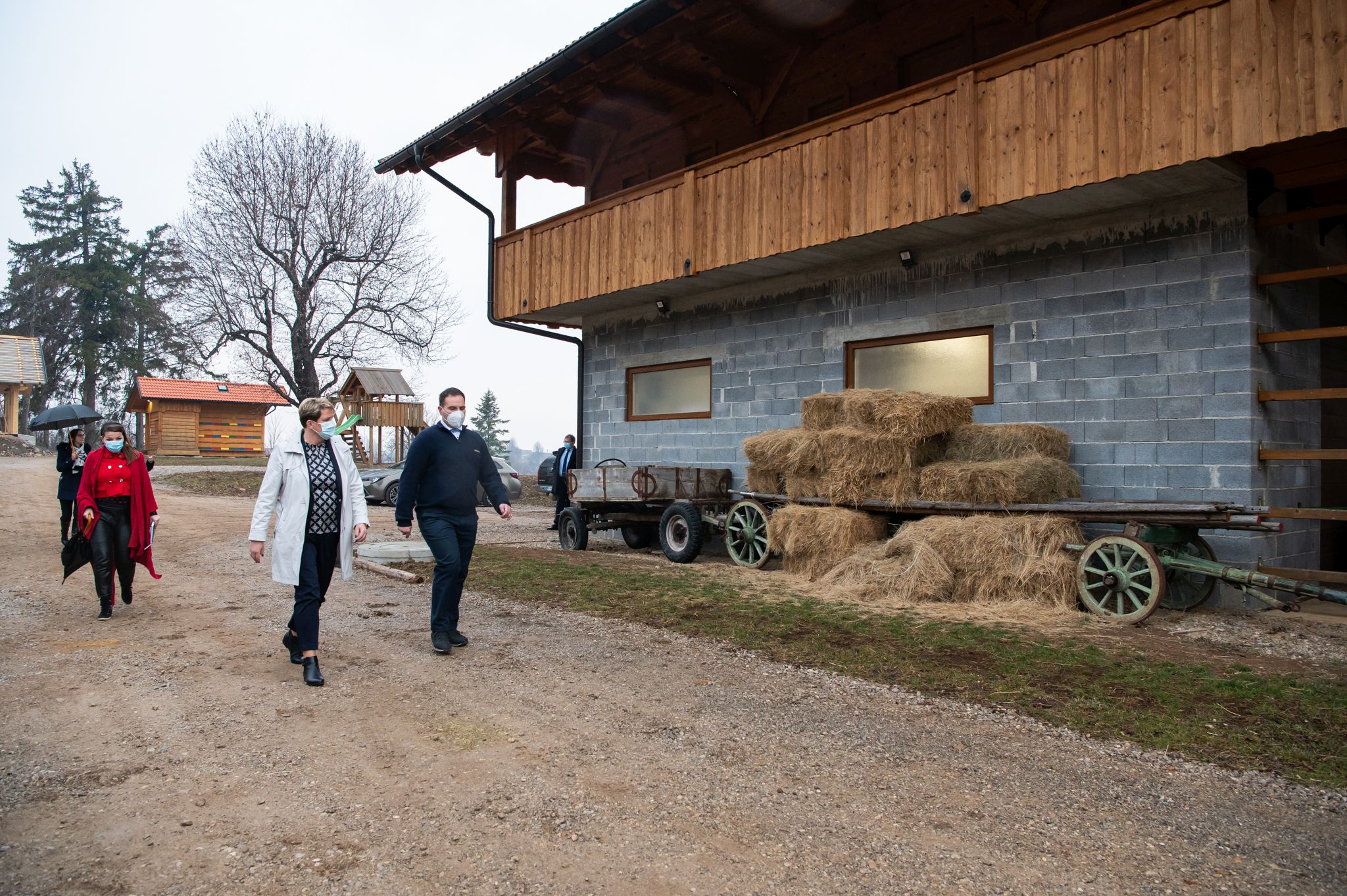 Državna sekretarka Jelka Godec na obisku v Primorsko-notranjski regiji