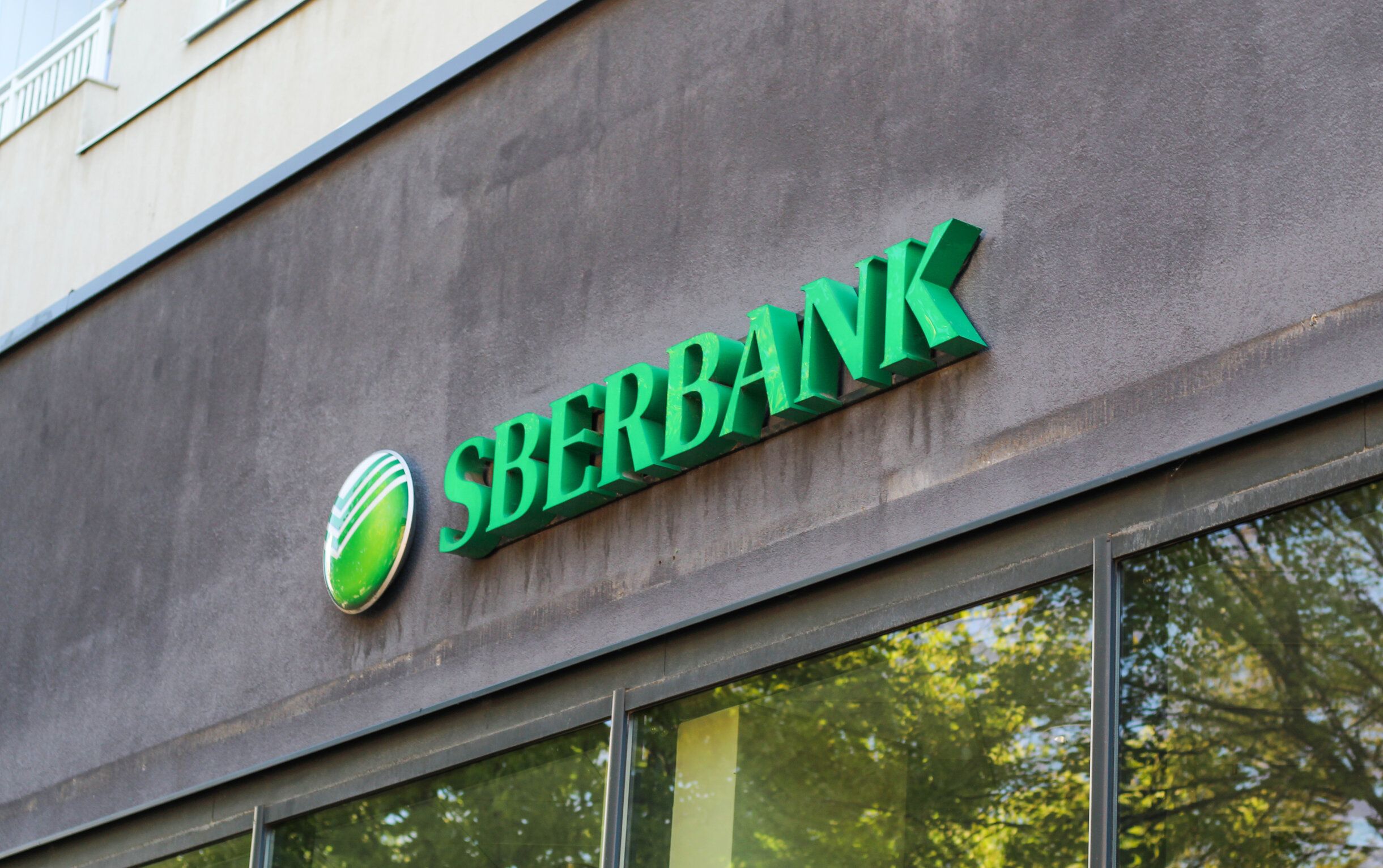 Predsednik vlade Janez Janša govori o poslovanju ruske Sberbank v Sloveniji