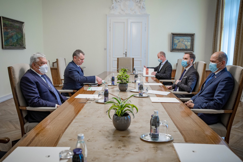Prime Minister Janez Janša meets with representatives of OTB Bank