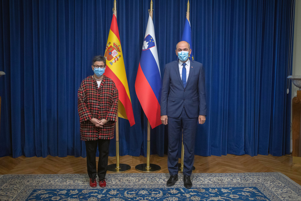 Predsednik vlade Janez Janša s špansko ministrico za zunanje zadeve Arancho Gonzalez Layo
