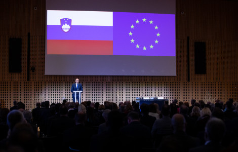 Brdo2303 (Prime Minister Janez Janša at the lectern, with the Slovenian and EU flags in the background)