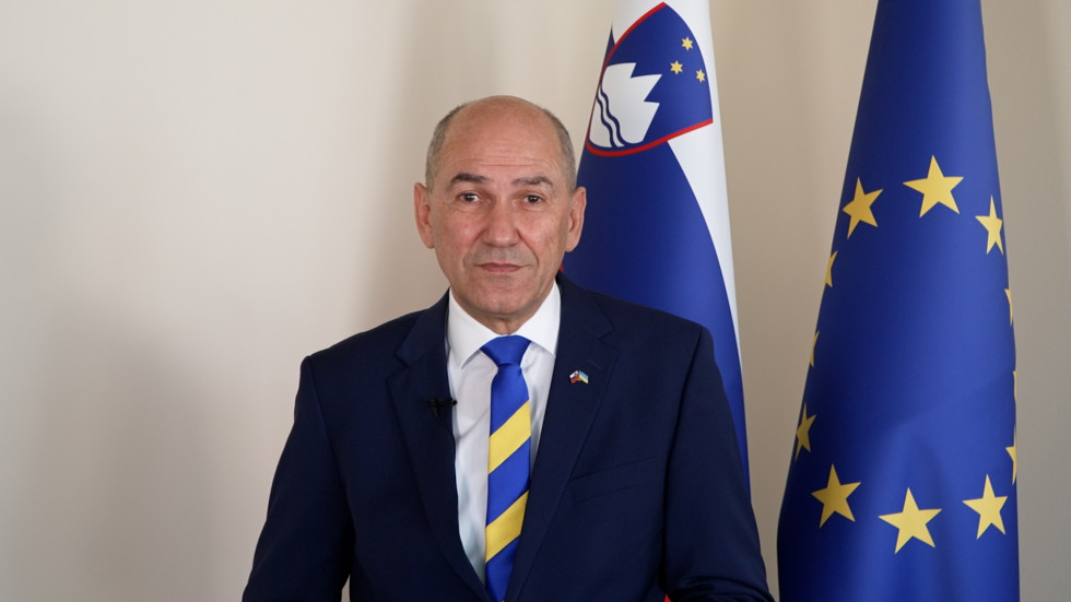 Prime Minister in front of the flags