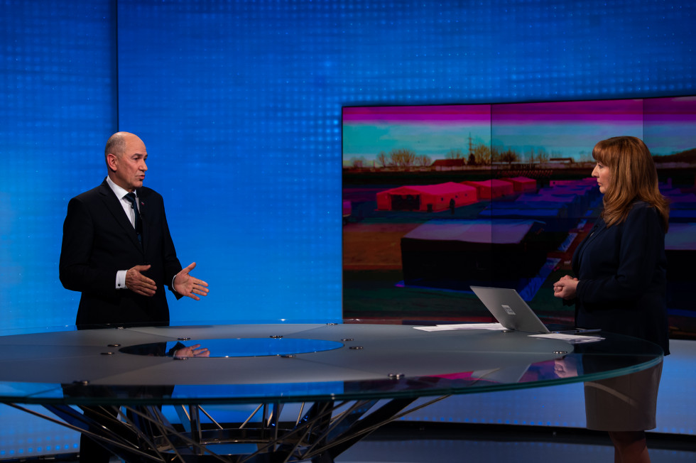 Predsednik vlade Janez Janša je bil danes gost oddaje Odmevi plus na TV Slovenija 1