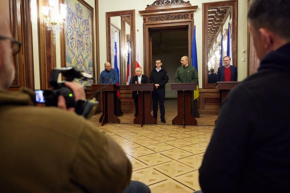 Prime Minister Janez Janša, together with Polish Prime Minister Mateusz Morawiecki and Czech Prime Minister Petr Fiala, met Ukrainian President Volodymyr Zelensky and Ukrainian Prime Minister Denys Shmyhal in Kyiv.