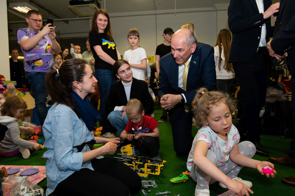 Predsednik vlade Janez Janša v Ukrajinskem dobrodelnem centru “Chervona Kalyna”