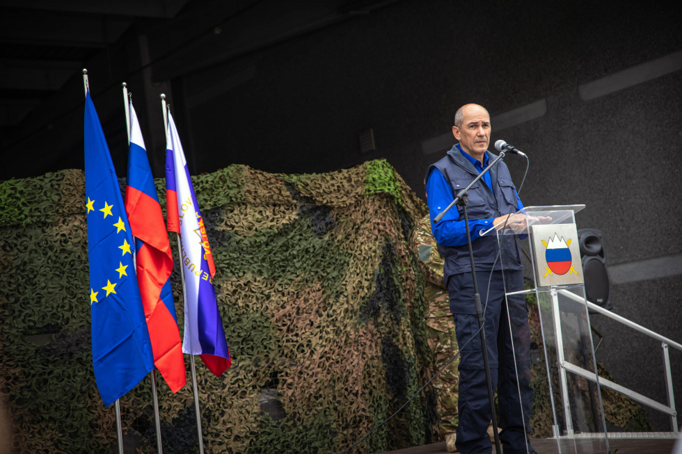 Prime Minister Janez Janša attended a dynamic demonstration of the Leap 2020 military exercise at the Ivan Cankar barracks
