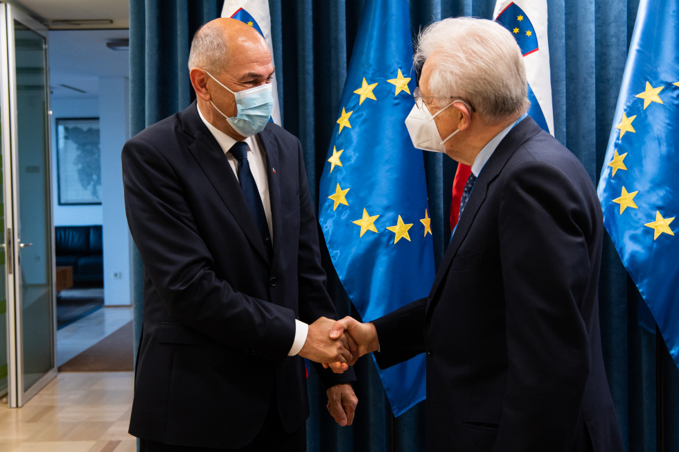 Srečanje predsednika vlade Janeza Janše z nekdanjim italijanskim predsednikom vlade Mariom Montijem