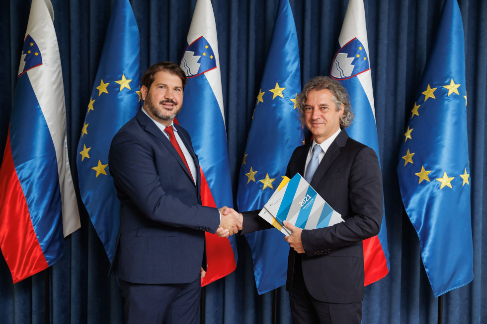 Predsednik vlade dr. Robert Golob sprejel zagovornika načela enakosti Miho Lobnika