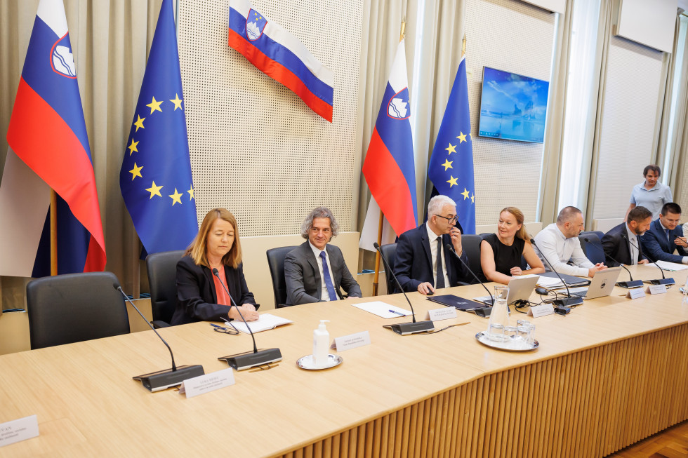 Predsednik vlade dr. Robert Golob na seji Ekonomsko-socialnega sveta