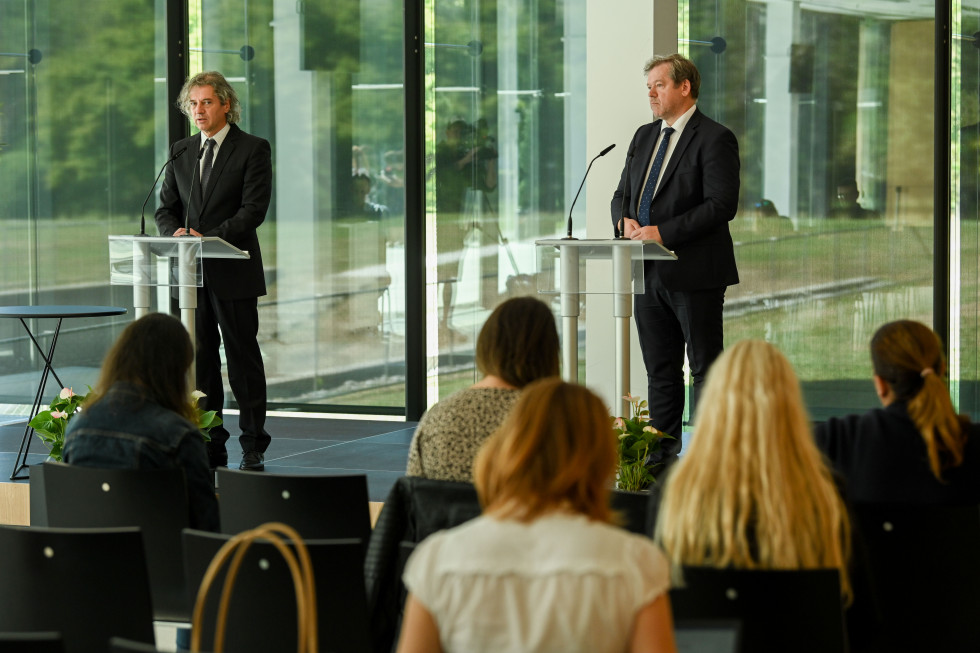 Predsednik vlade dr. Robert Golob se je danes udeležil 8. konference ravnateljic in ravnateljev vzgojno-izobraževalnih zavodov v Republiki Sloveniji