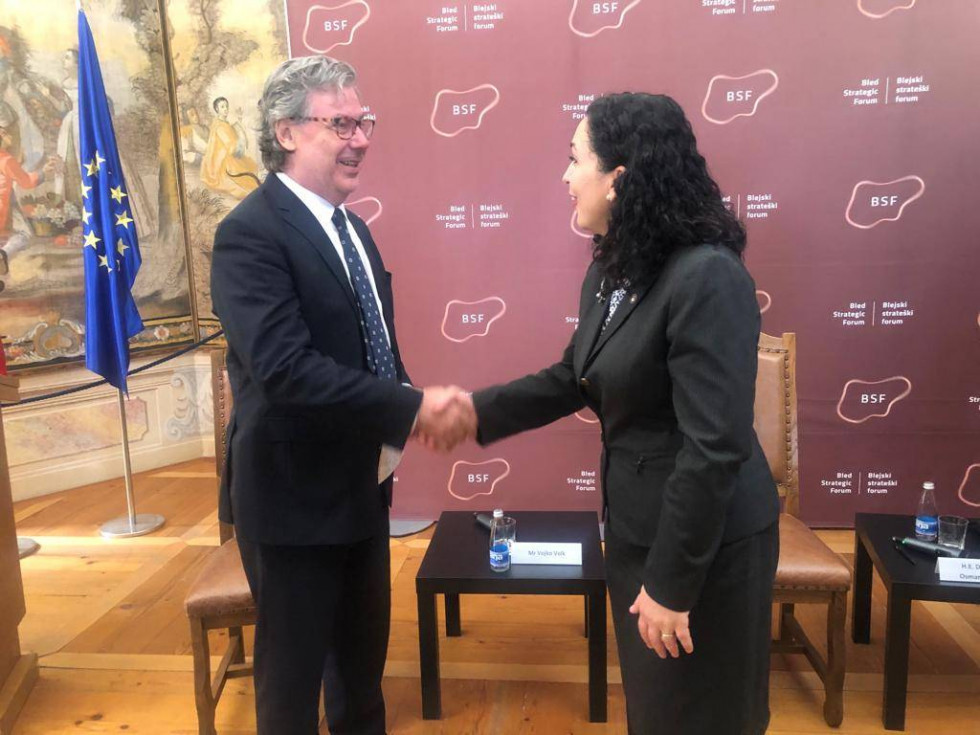 State Secretary Vojko Volk shaking hands with the President of Kosovo Vjosa Osmani-Sadrihue