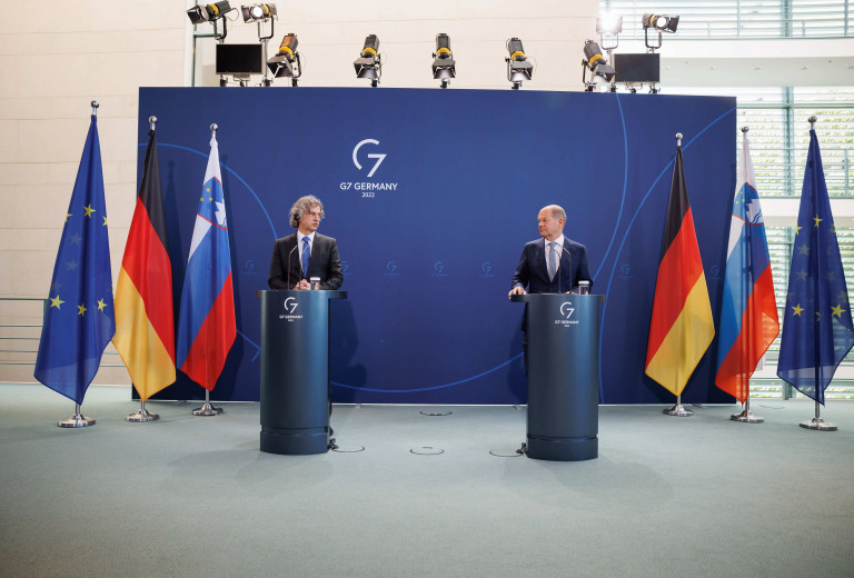 Predsednik vlade dr. Robert Golob s kanclerjem Zvezne republike Nemčije Olafom Scholzem o nujnosti iskanja skupnih rešitev za zagotavljanje energetske varnosti 